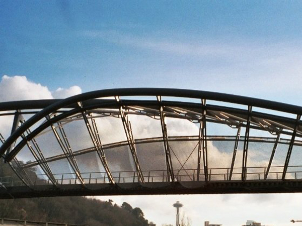 安根螺旋人行桥 - 河北邦特隆丝网制品有限公司图片3